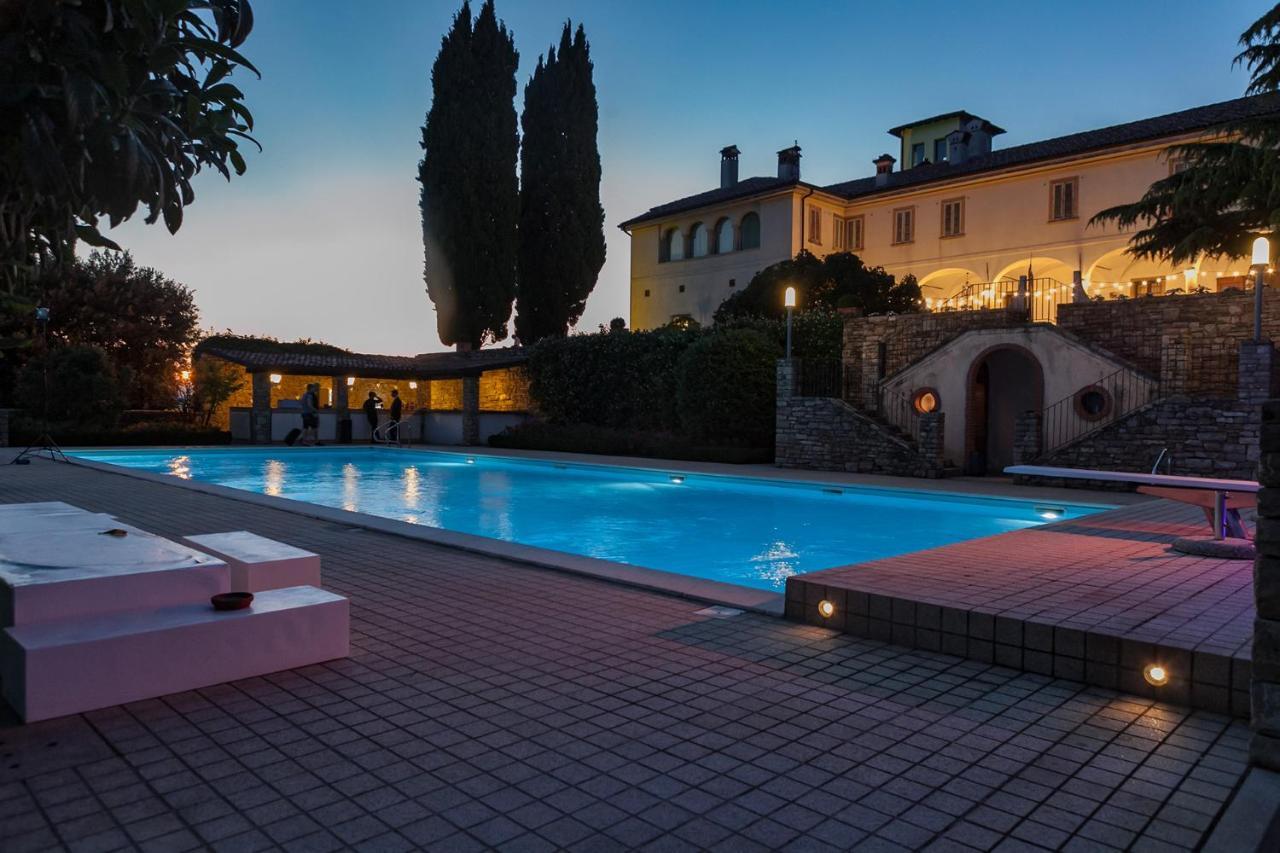 Hotel Castello Degli Angeli Carobbio degli Angeli Exteriér fotografie