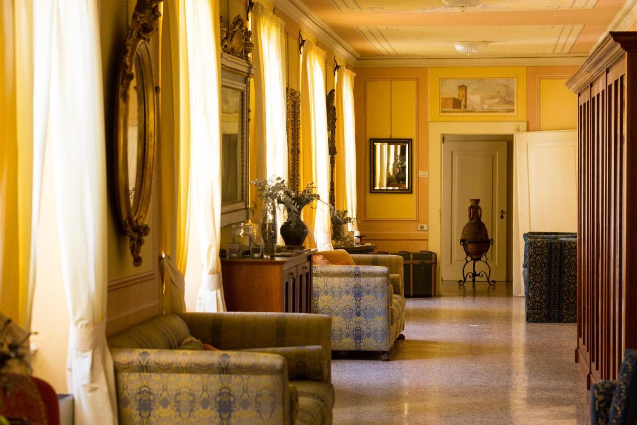 Hotel Castello Degli Angeli Carobbio degli Angeli Exteriér fotografie