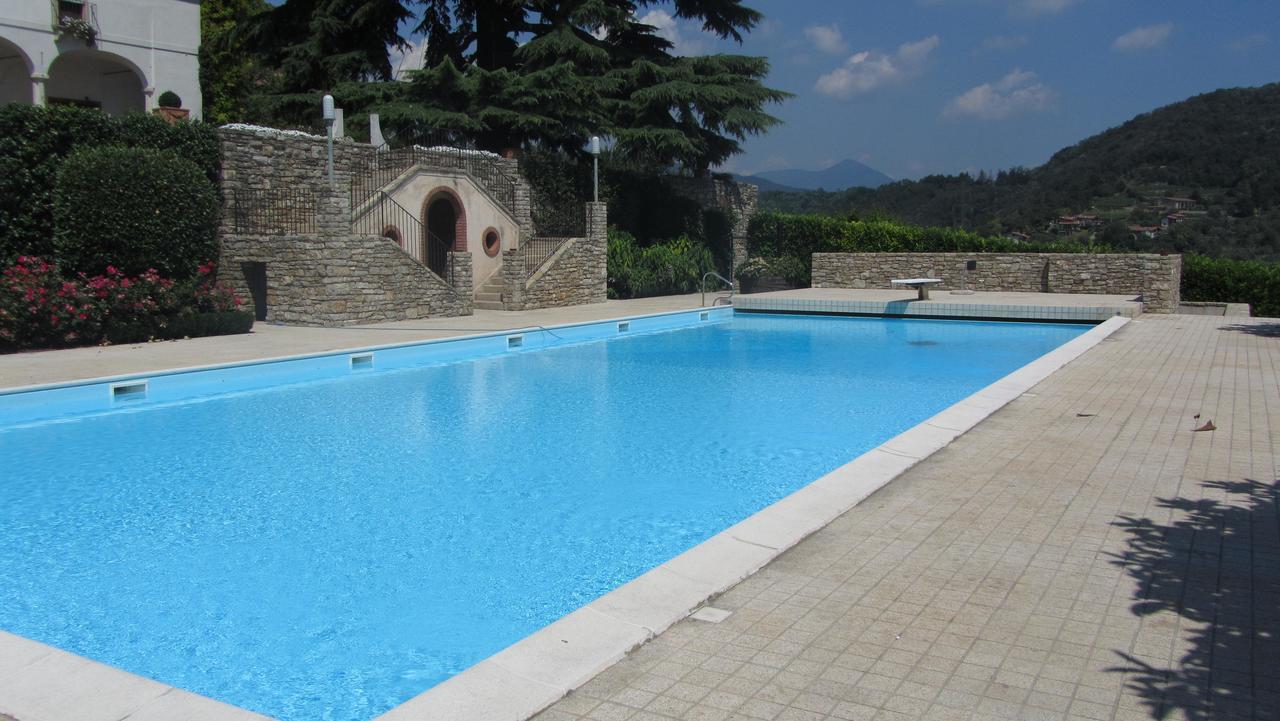 Hotel Castello Degli Angeli Carobbio degli Angeli Exteriér fotografie